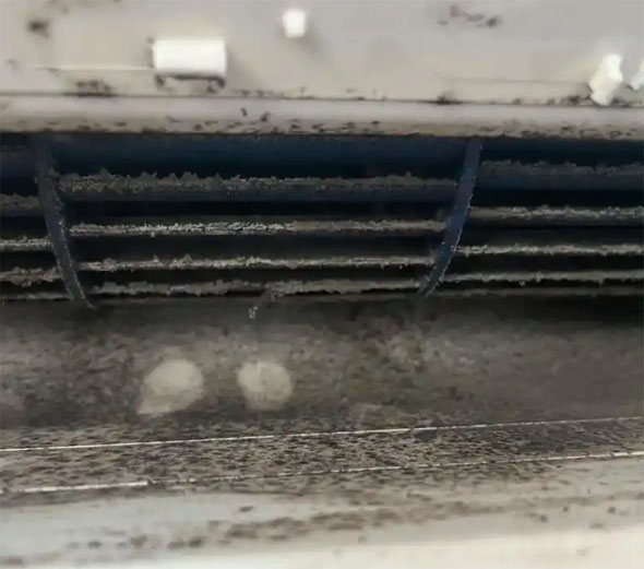 喀喇沁空调吹的风有股烧焦味是怎么回事